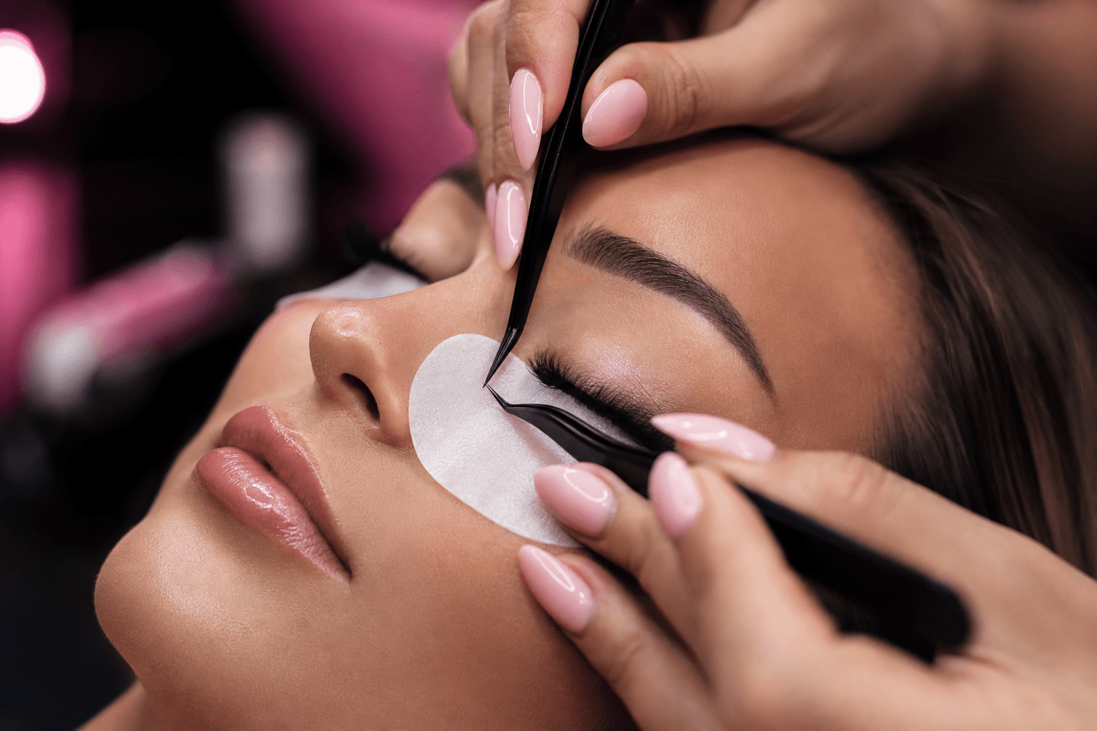 Lash application detail